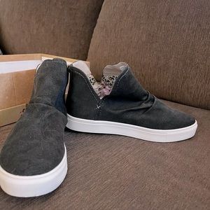 New with tags size 10Very G Colty sneaker